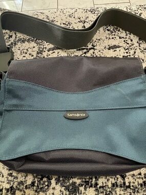 Samsonite Teal and Black Crossbody Bag with Adjustable Strap